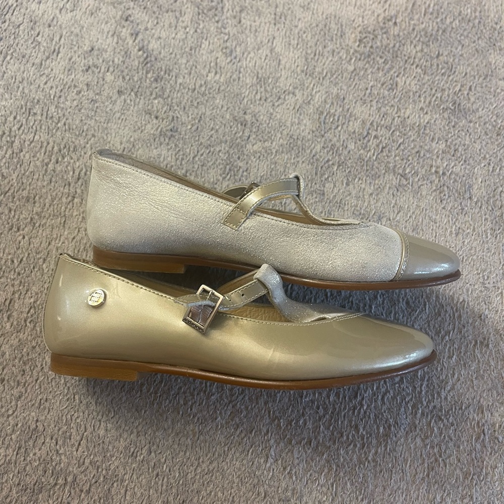 Beautiful dressy flats for girls size 32 in gold and pewter
